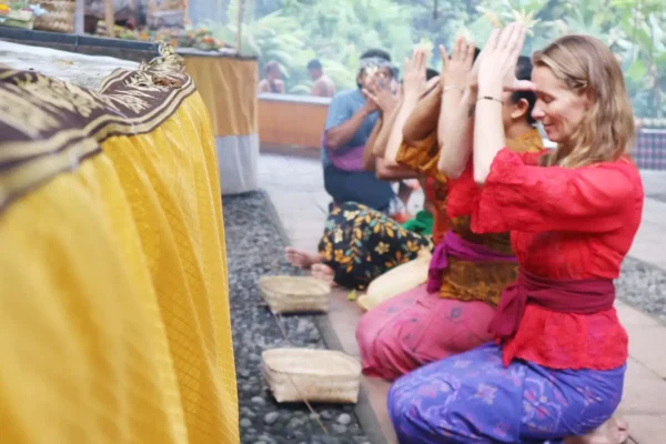 Taman Beji Griya Waterfall: Holy Bathing/Soul Retreat Ritual