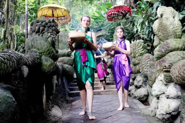 Taman Beji Griya Waterfall: Holy Bathing/Soul Retreat Ritual