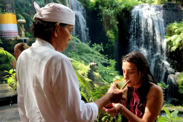 Taman Beji Griya Waterfall: Holy Bathing/Soul Retreat Ritual