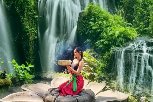 Taman Beji Griya Waterfall: Holy Bathing/Soul Retreat Ritual