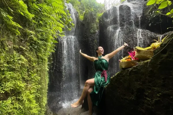 Taman Beji Griya Waterfall: Holy Bathing/Soul Retreat Ritual